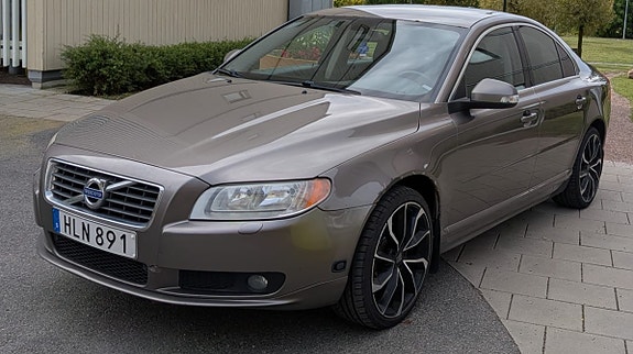Volvo S80 2 of 8