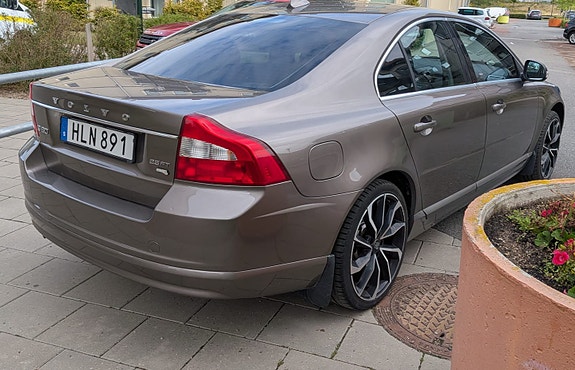 Volvo S80 3 of 8
