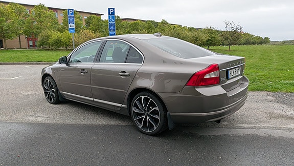 Volvo S80 2 of 6
