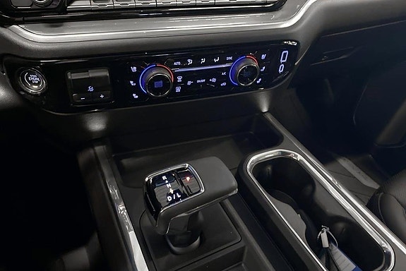 Chevrolet Silverado 1500 13 of 23