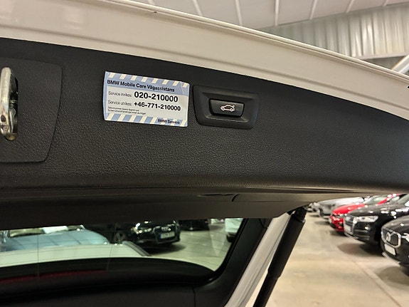BMW 330i 12 of 28