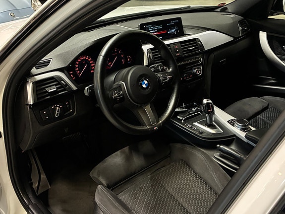 BMW 330i 15 of 28