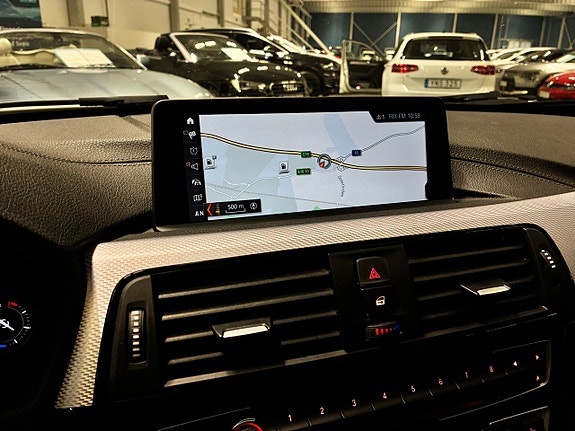 BMW 330i 22 of 28