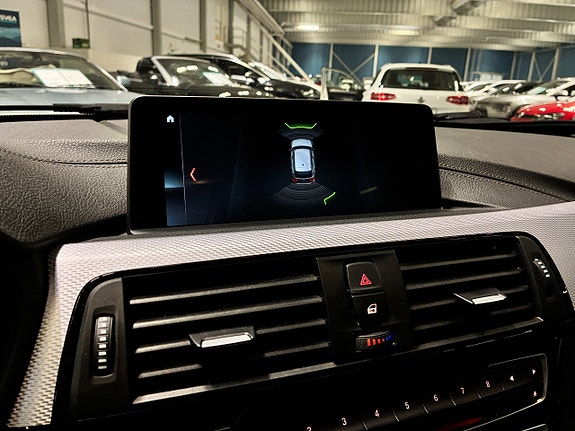 BMW 330i 21 of 28