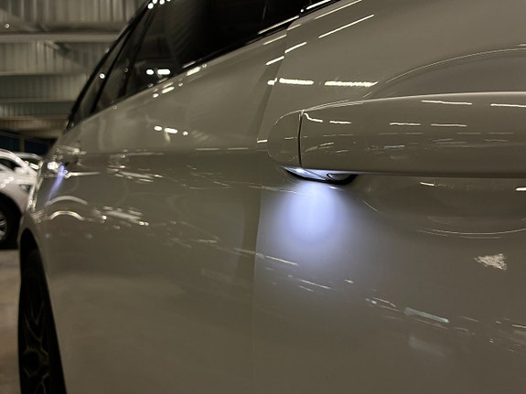 BMW 330i 13 of 28