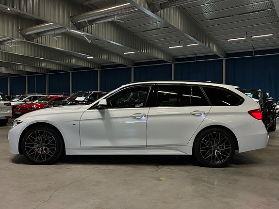 BMW 330i 6 of 28