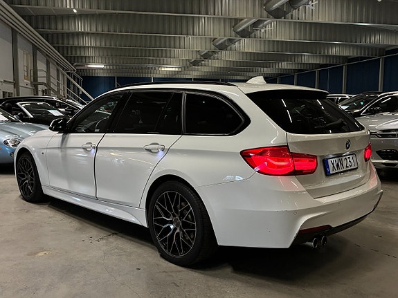 BMW 330i 5 of 28