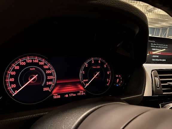 BMW 330i 19 of 28