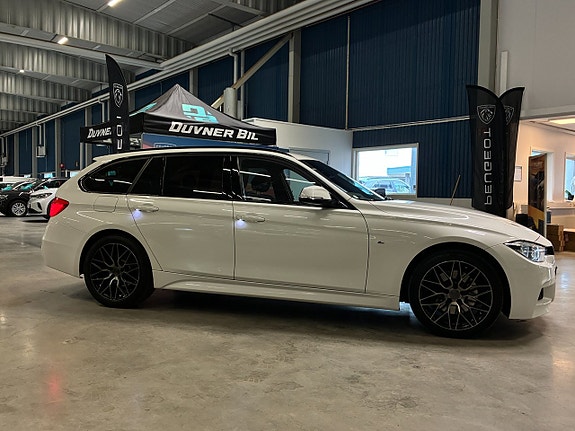 BMW 330i 2 of 28
