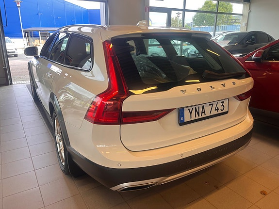Volvo V90 Cross Country 5 of 22