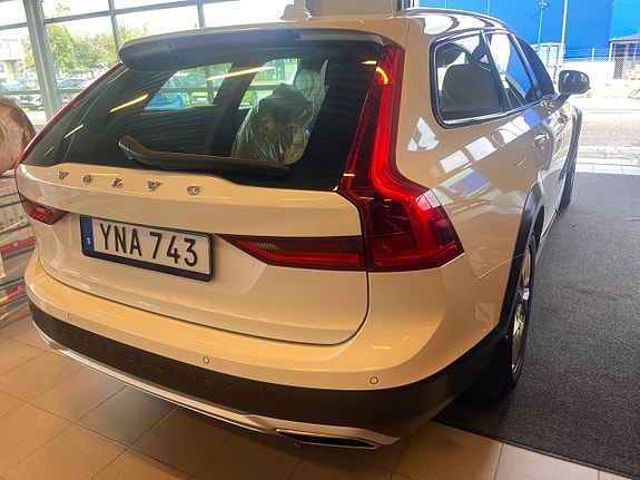Volvo V90 Cross Country 4 of 22