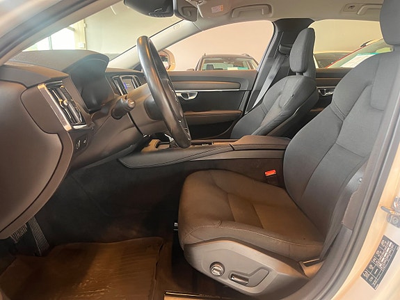 Volvo V90 Cross Country 10 of 22