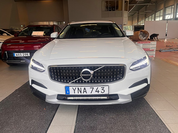 Volvo V90 Cross Country 2 of 22