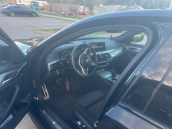 BMW 530e 6 of 8