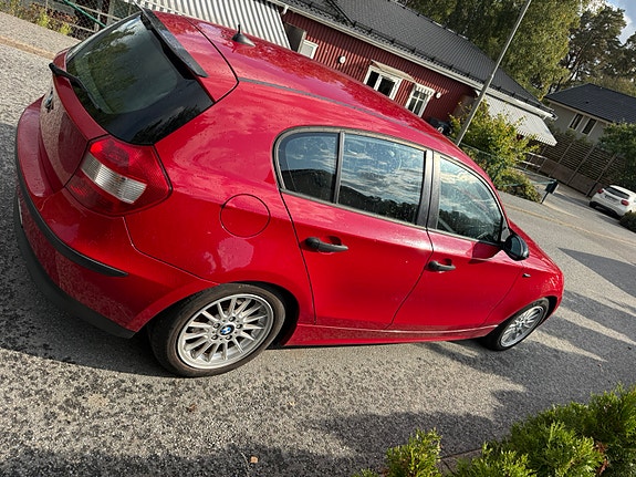 BMW 118i 4 of 7