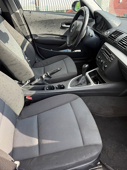 BMW 118i 3 of 7