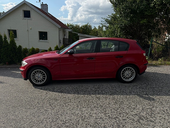 BMW 118i 2 of 7