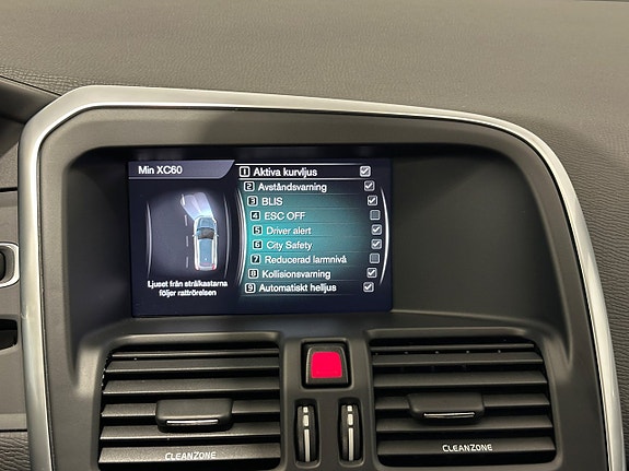 Volvo XC60 24 of 30
