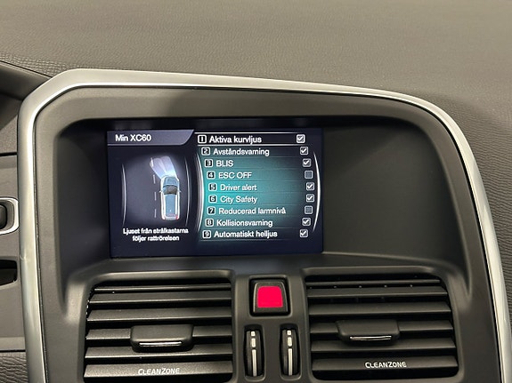 Volvo XC60 25 of 30