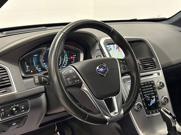 Volvo XC60 13 of 30
