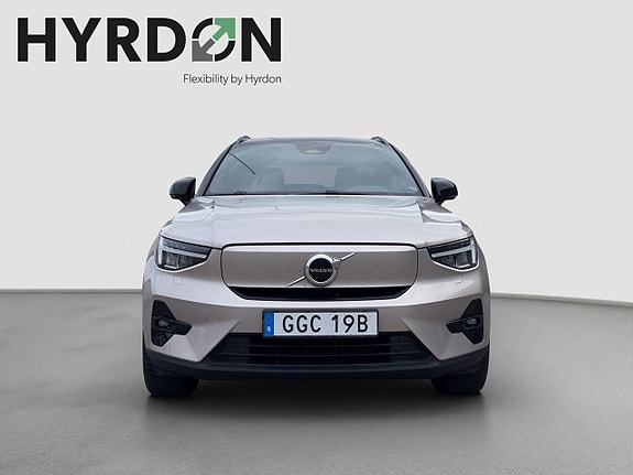 Volvo XC40 2 of 22