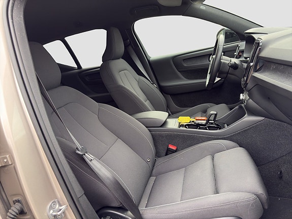 Volvo XC40 12 of 22