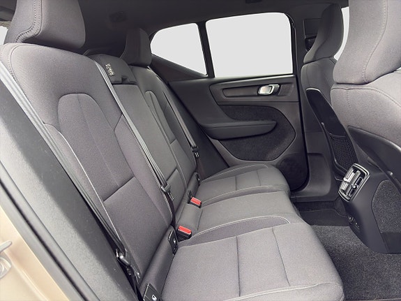 Volvo XC40 13 of 22