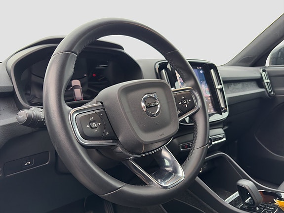 Volvo XC40 11 of 22
