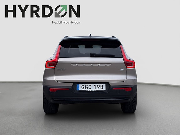 Volvo XC40 5 of 22