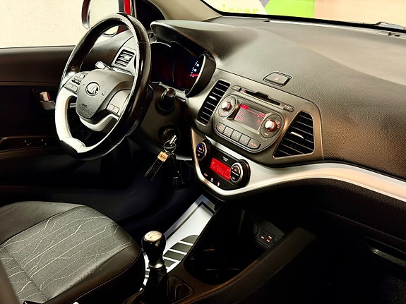 Kia Picanto 10 of 16