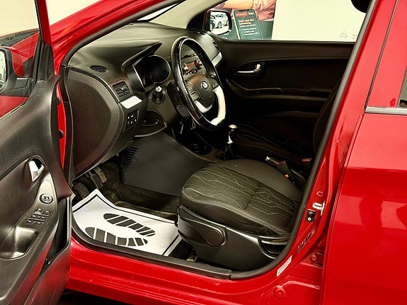 Kia Picanto 7 of 16