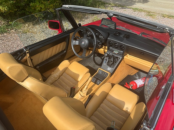 Alfa Romeo Spider 2 of 8