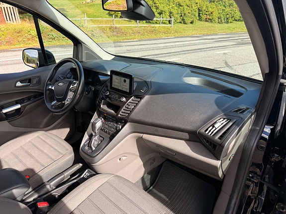 Ford Connect Tourneo 8 of 12