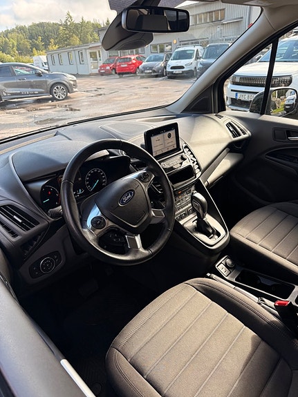 Ford Connect Tourneo 9 of 12