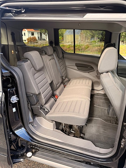 Ford Connect Tourneo 6 of 12