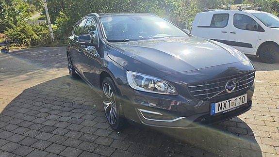 Volvo V60 2 of 7