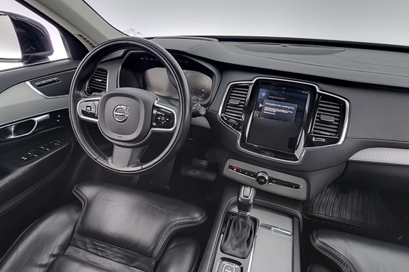 Volvo XC90 16 of 26