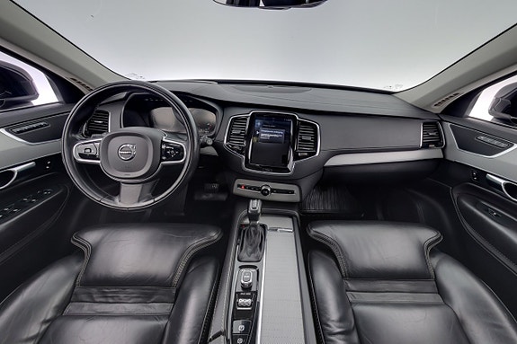 Volvo XC90 14 of 26