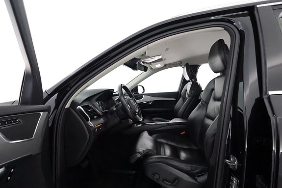 Volvo XC90 10 of 26