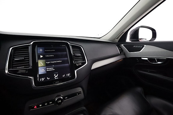 Volvo XC90 24 of 26