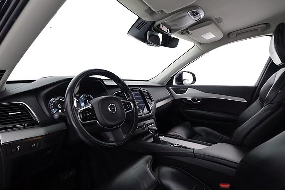 Volvo XC90 11 of 26