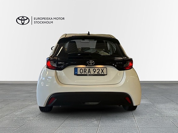 Toyota Yaris 5 of 11