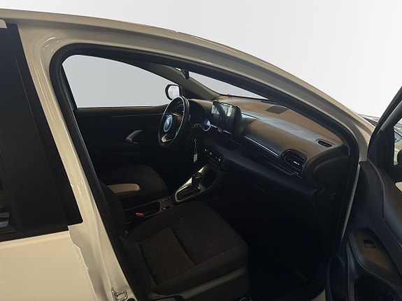 Toyota Yaris 7 of 11