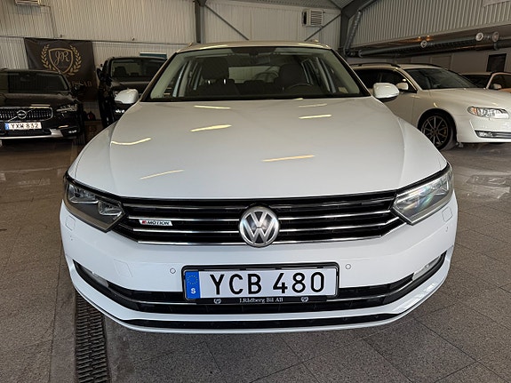 Volkswagen Passat 8 of 13