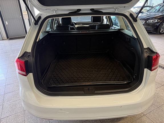 Volkswagen Passat 9 of 13