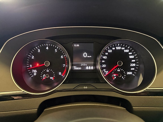 Volkswagen Passat 12 of 13