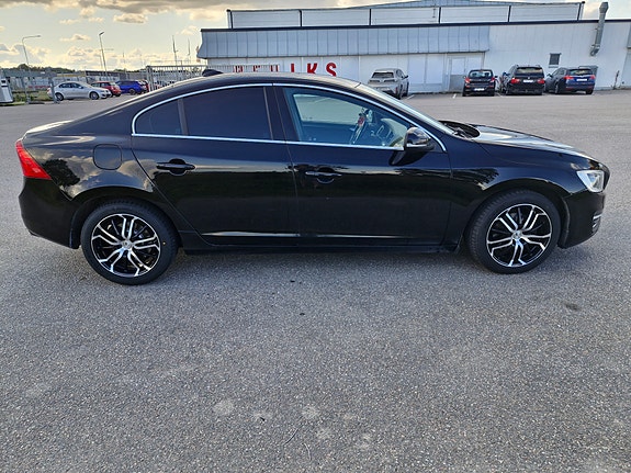 Volvo S60 4 of 6