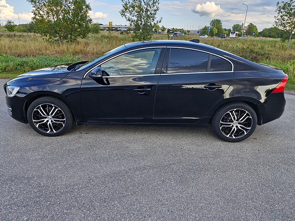 Volvo S60 2 of 6