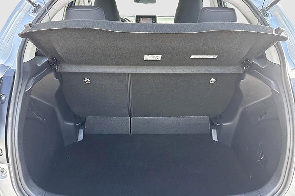 Toyota Yaris 12 of 12