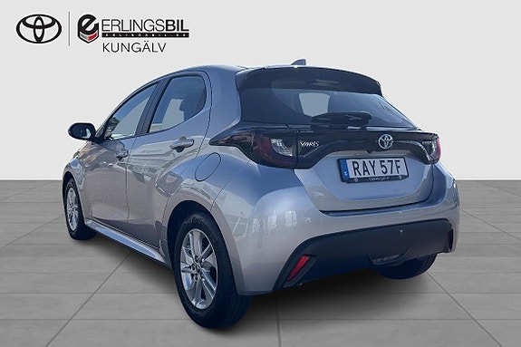 Toyota Yaris 3 of 12